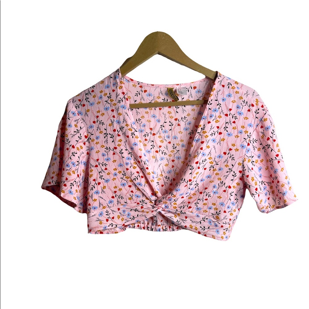 H&M Divided Pink mini floral Short Sleeve V Neck Crop top